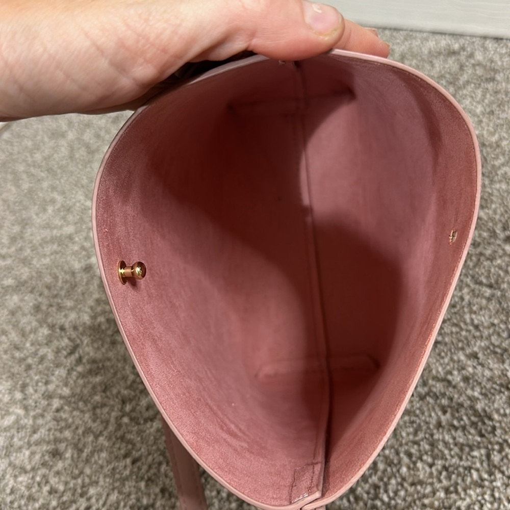 Samara Anthropologie vegan leather pink crossbody bucket small purse gold accent - Picture 4 of 11